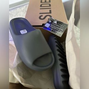 ADIDAS YEEZY SLIDES!!! BRAND NEW! Size 7